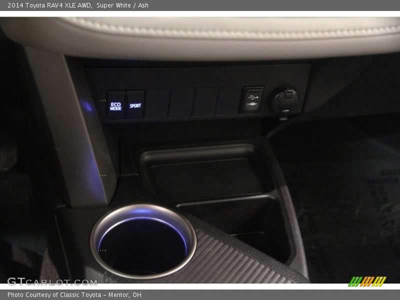 Super White / Ash 2014 Toyota RAV4 XLE AWD