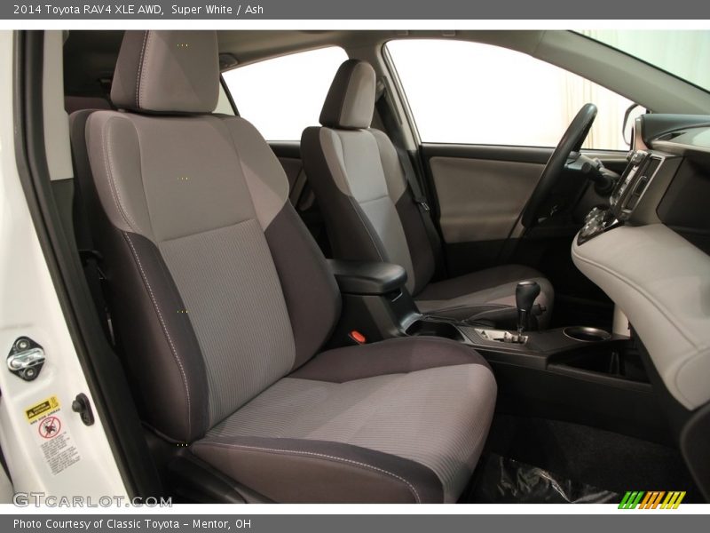 Super White / Ash 2014 Toyota RAV4 XLE AWD