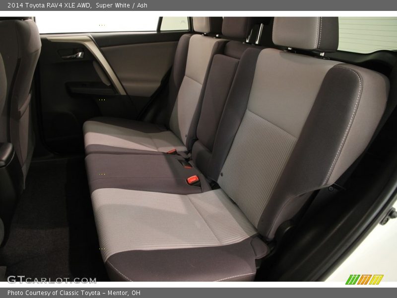 Super White / Ash 2014 Toyota RAV4 XLE AWD