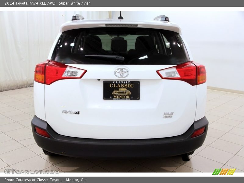 Super White / Ash 2014 Toyota RAV4 XLE AWD