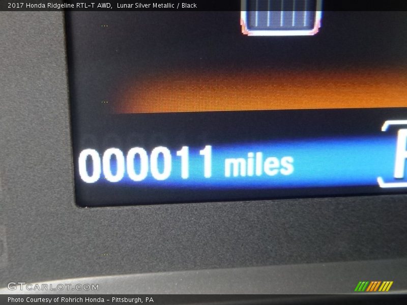 Lunar Silver Metallic / Black 2017 Honda Ridgeline RTL-T AWD
