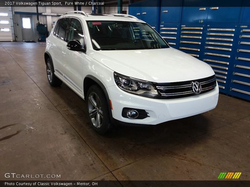 Pure White / Charcoal 2017 Volkswagen Tiguan Sport