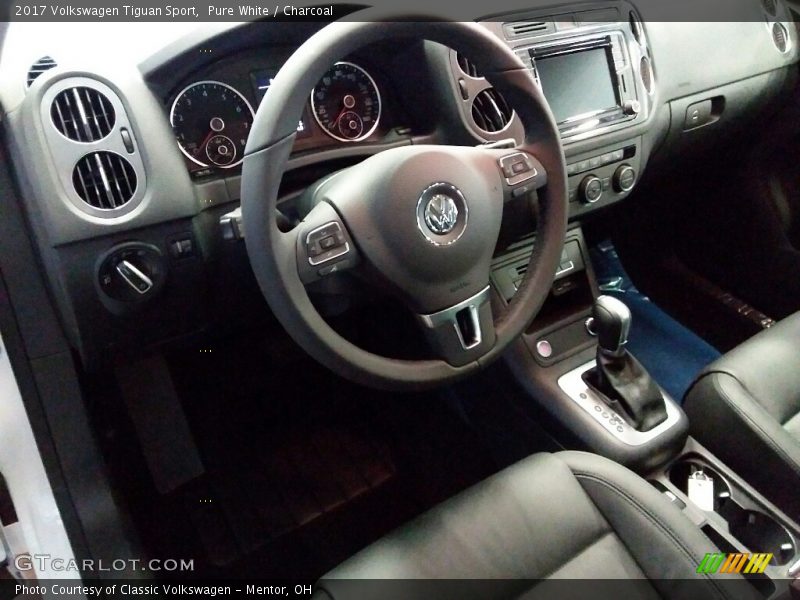 Pure White / Charcoal 2017 Volkswagen Tiguan Sport