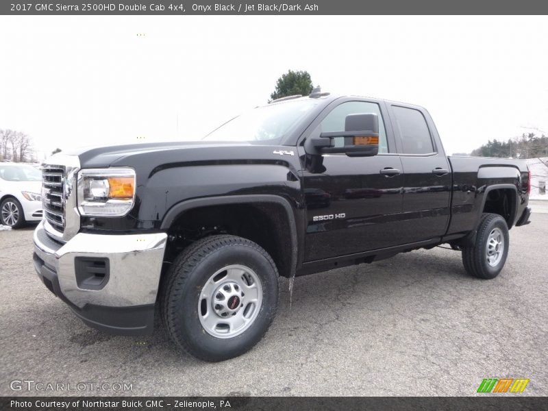 Front 3/4 View of 2017 Sierra 2500HD Double Cab 4x4