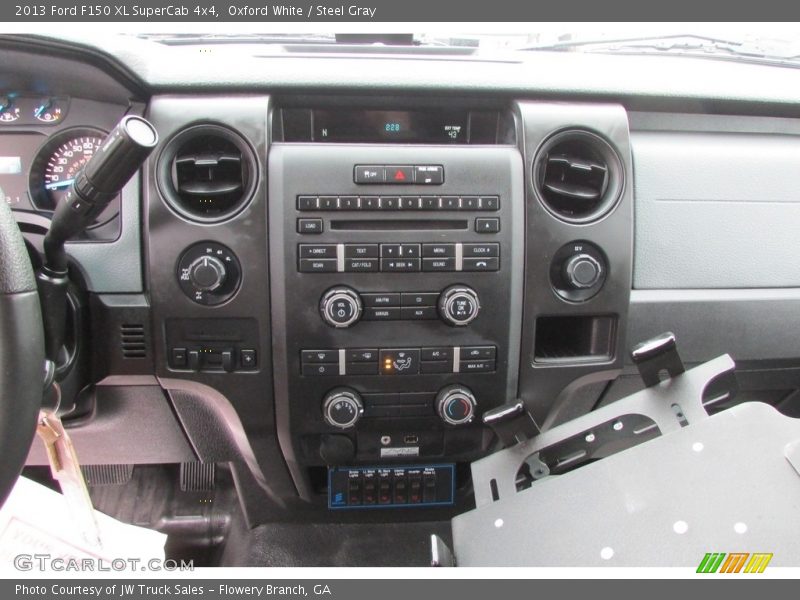 Oxford White / Steel Gray 2013 Ford F150 XL SuperCab 4x4