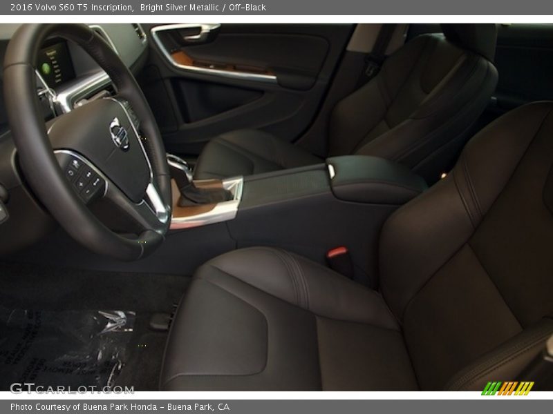 Bright Silver Metallic / Off-Black 2016 Volvo S60 T5 Inscription