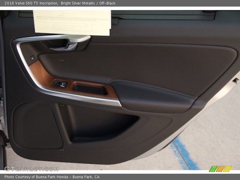Bright Silver Metallic / Off-Black 2016 Volvo S60 T5 Inscription
