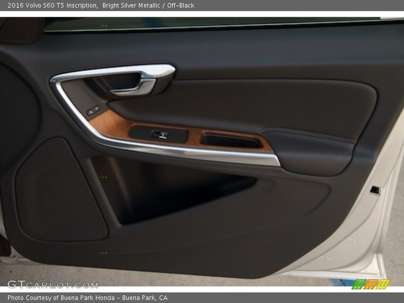 Bright Silver Metallic / Off-Black 2016 Volvo S60 T5 Inscription