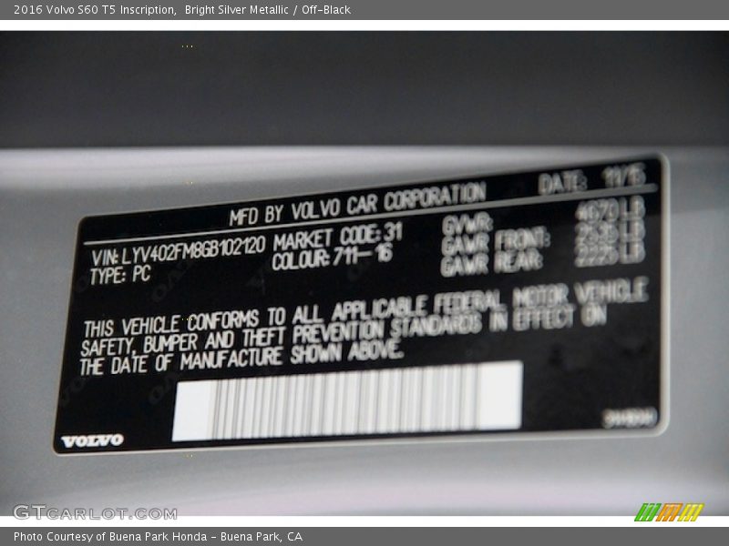 Bright Silver Metallic / Off-Black 2016 Volvo S60 T5 Inscription