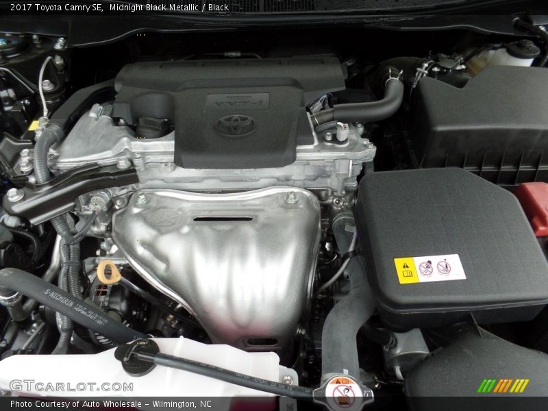 Midnight Black Metallic / Black 2017 Toyota Camry SE