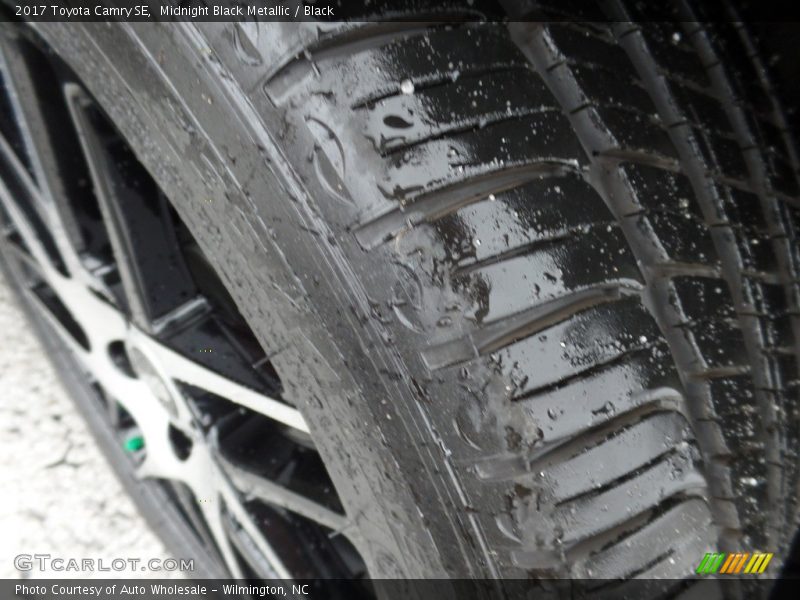 Midnight Black Metallic / Black 2017 Toyota Camry SE