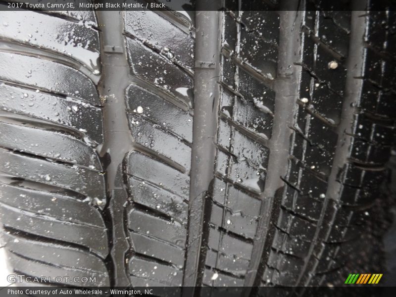 Midnight Black Metallic / Black 2017 Toyota Camry SE