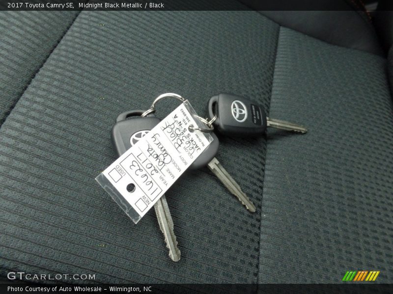 Midnight Black Metallic / Black 2017 Toyota Camry SE