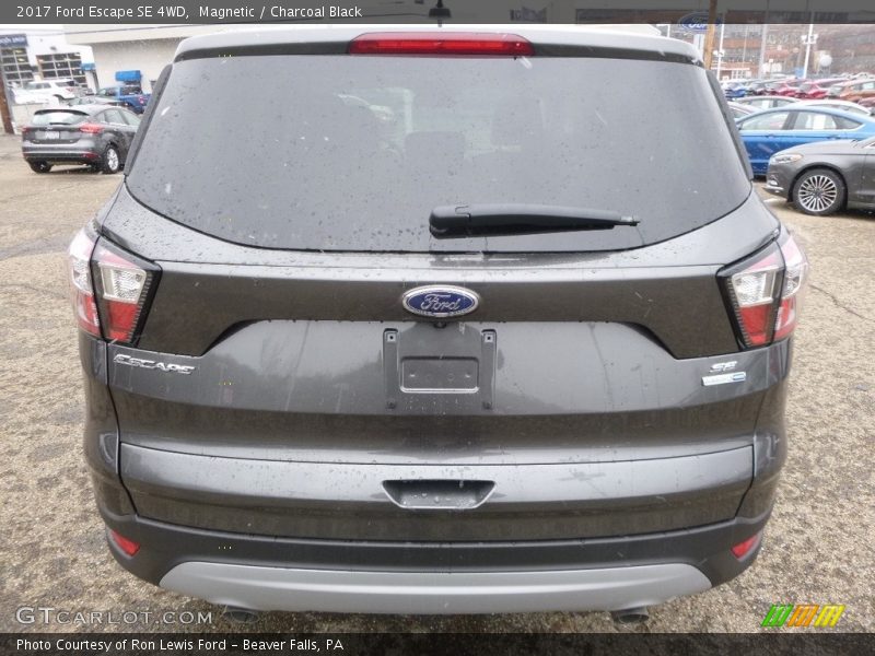 Magnetic / Charcoal Black 2017 Ford Escape SE 4WD