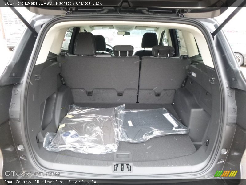 Magnetic / Charcoal Black 2017 Ford Escape SE 4WD