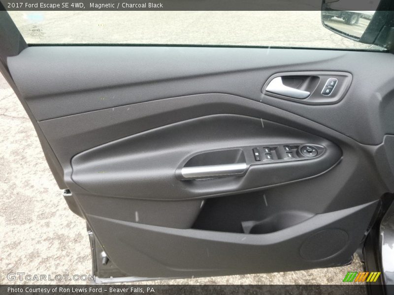 Magnetic / Charcoal Black 2017 Ford Escape SE 4WD