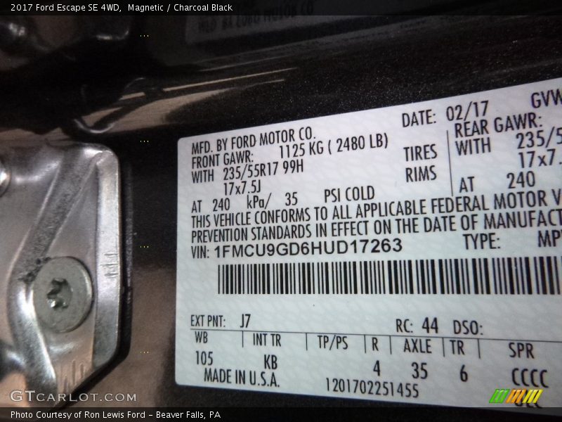 Magnetic / Charcoal Black 2017 Ford Escape SE 4WD