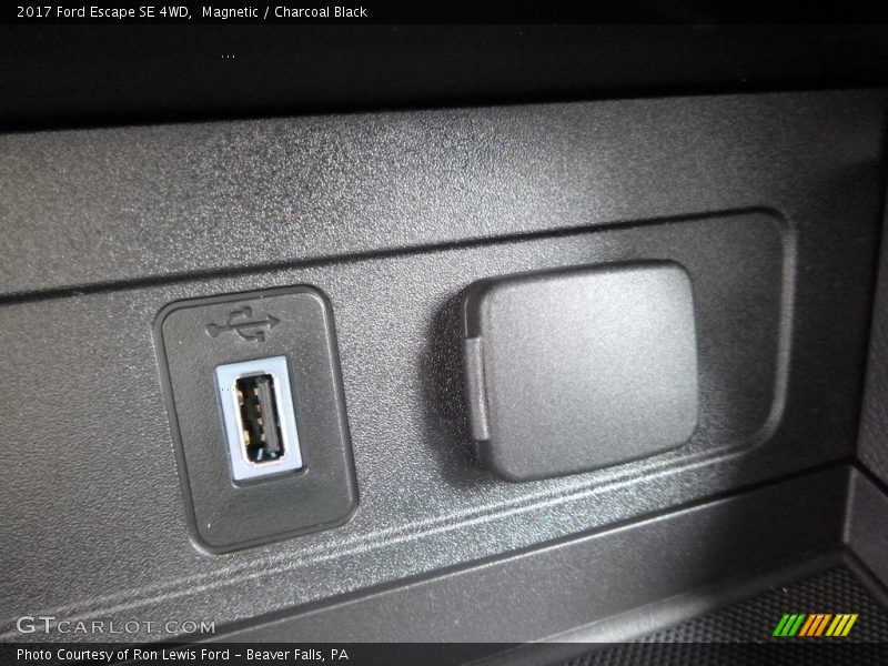 Magnetic / Charcoal Black 2017 Ford Escape SE 4WD