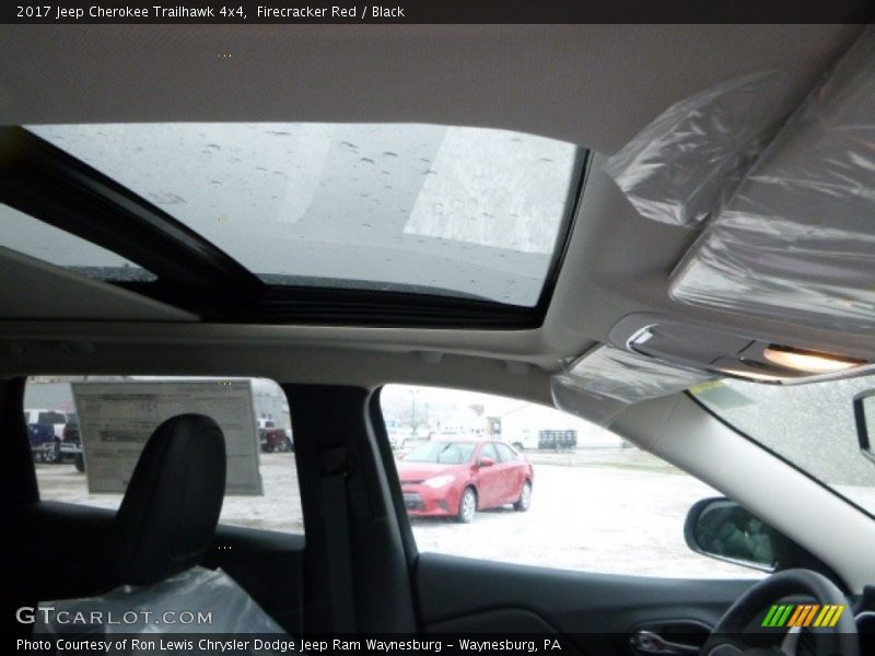 Firecracker Red / Black 2017 Jeep Cherokee Trailhawk 4x4