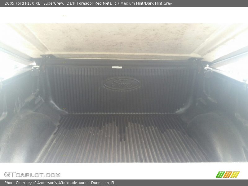 Dark Toreador Red Metallic / Medium Flint/Dark Flint Grey 2005 Ford F150 XLT SuperCrew