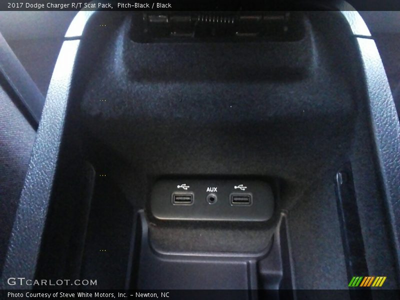 Pitch-Black / Black 2017 Dodge Charger R/T Scat Pack