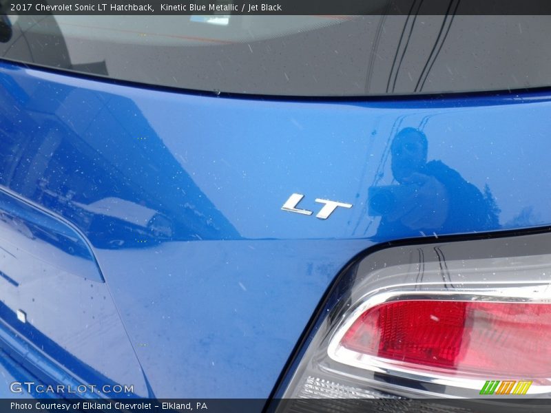 Kinetic Blue Metallic / Jet Black 2017 Chevrolet Sonic LT Hatchback