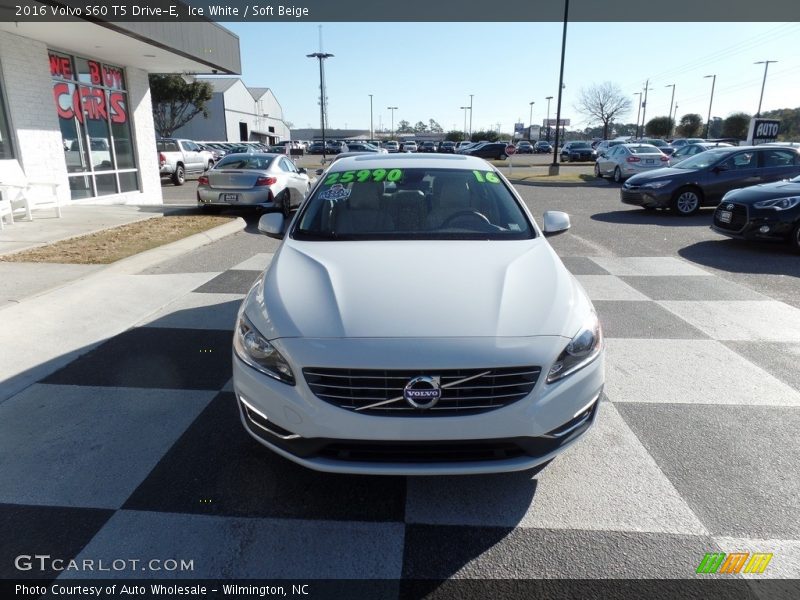 Ice White / Soft Beige 2016 Volvo S60 T5 Drive-E