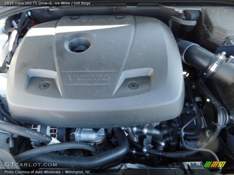 Ice White / Soft Beige 2016 Volvo S60 T5 Drive-E