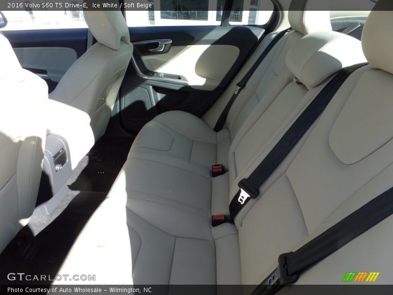 Ice White / Soft Beige 2016 Volvo S60 T5 Drive-E