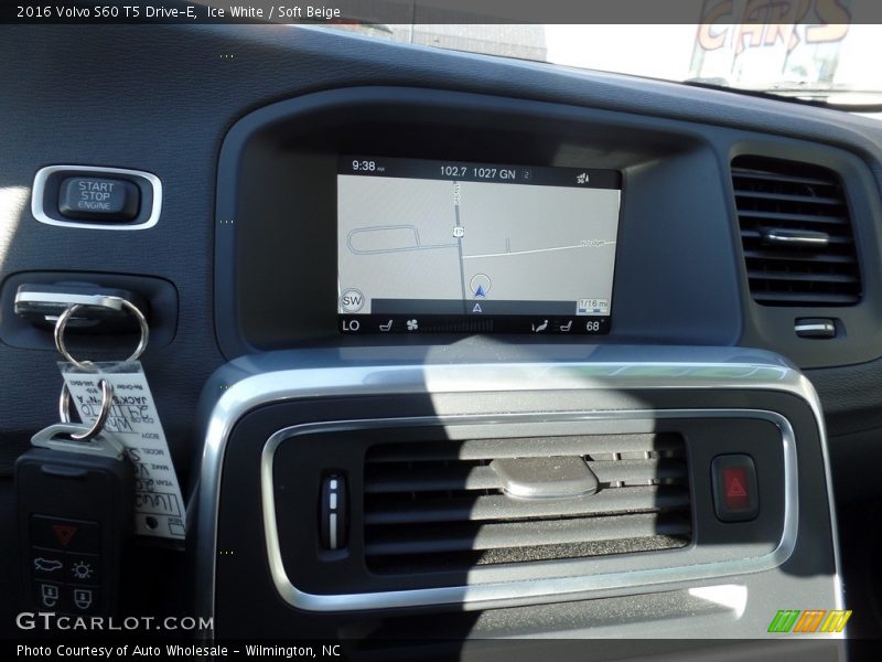 Ice White / Soft Beige 2016 Volvo S60 T5 Drive-E