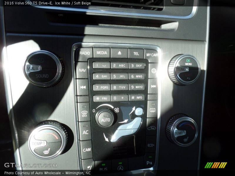 Ice White / Soft Beige 2016 Volvo S60 T5 Drive-E