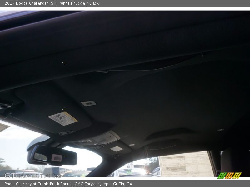 White Knuckle / Black 2017 Dodge Challenger R/T