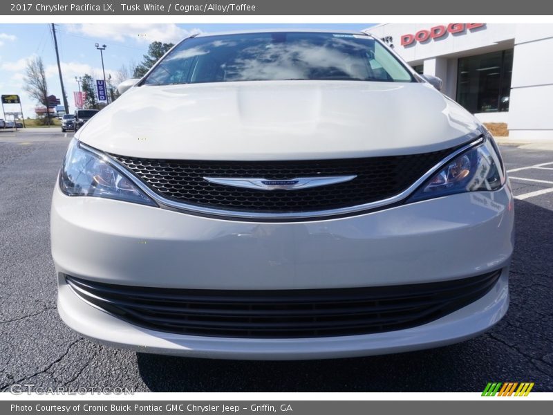 Tusk White / Cognac/Alloy/Toffee 2017 Chrysler Pacifica LX