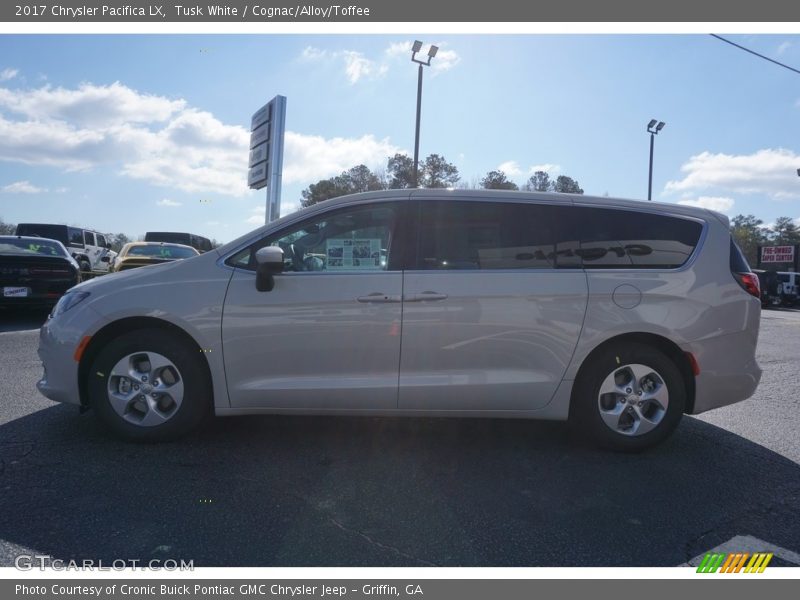 Tusk White / Cognac/Alloy/Toffee 2017 Chrysler Pacifica LX