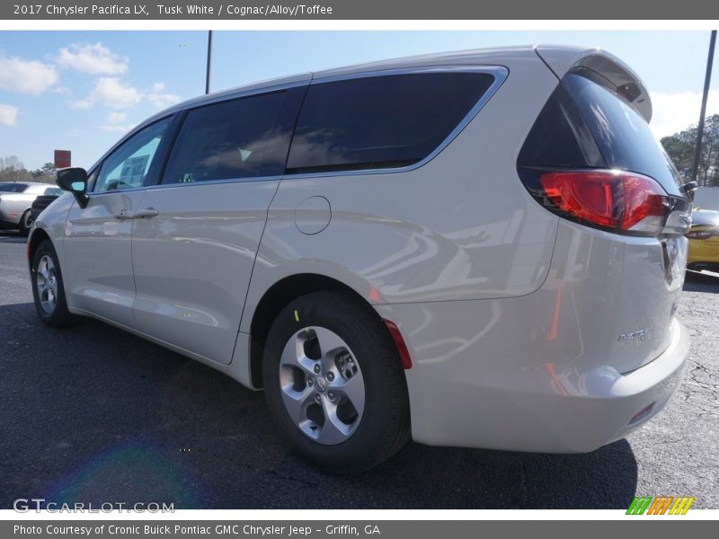 Tusk White / Cognac/Alloy/Toffee 2017 Chrysler Pacifica LX
