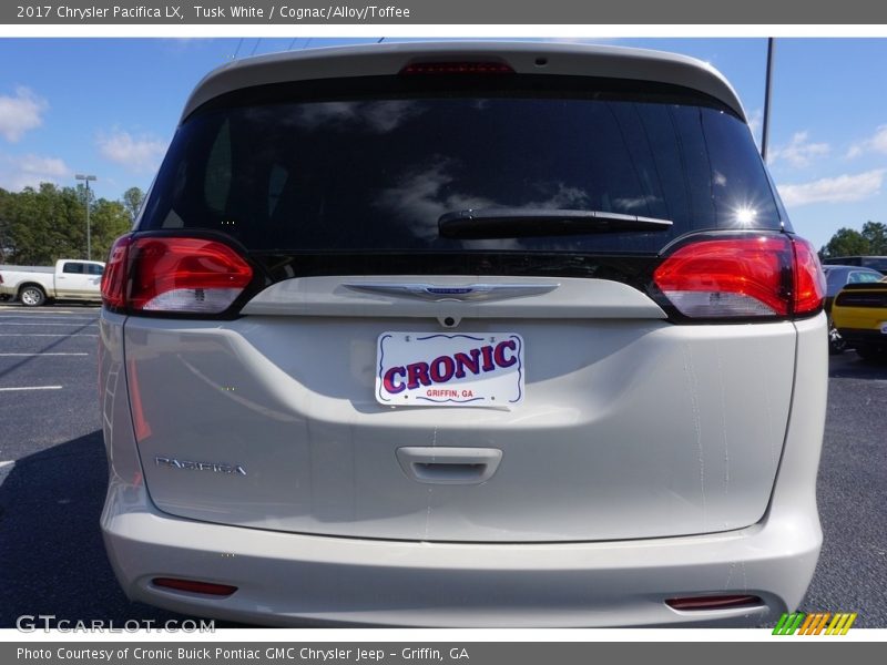 Tusk White / Cognac/Alloy/Toffee 2017 Chrysler Pacifica LX