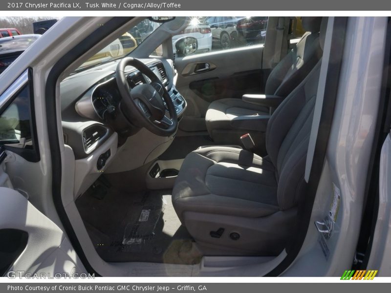 Tusk White / Cognac/Alloy/Toffee 2017 Chrysler Pacifica LX