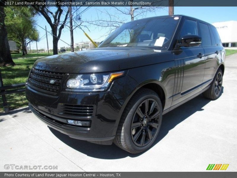 Front 3/4 View of 2017 Range Rover Supercharged