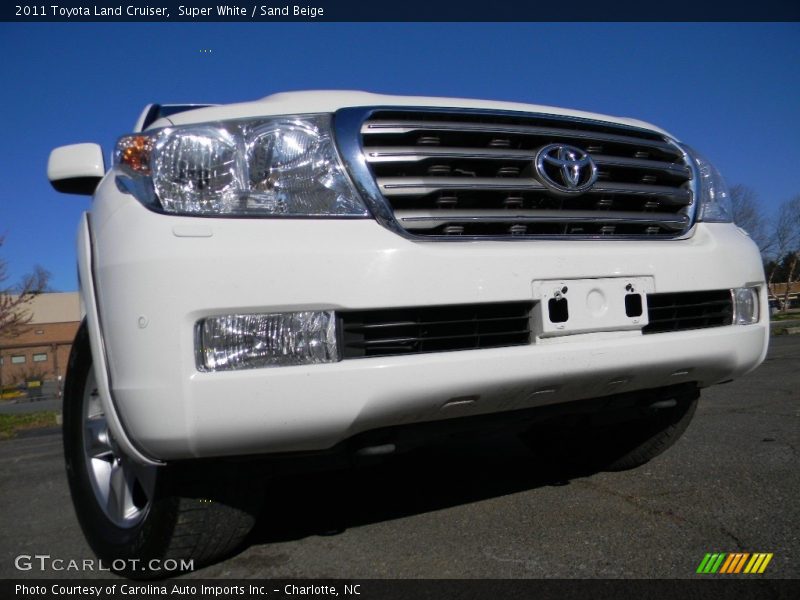 Super White / Sand Beige 2011 Toyota Land Cruiser