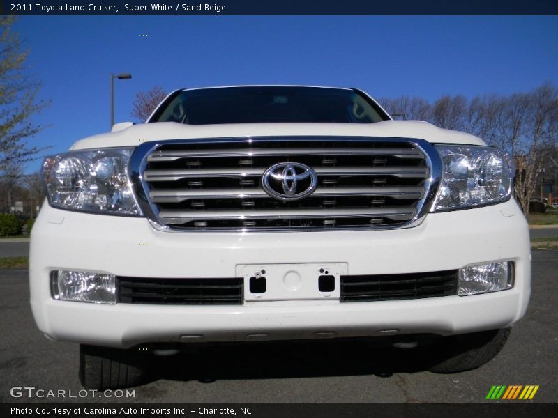 Super White / Sand Beige 2011 Toyota Land Cruiser