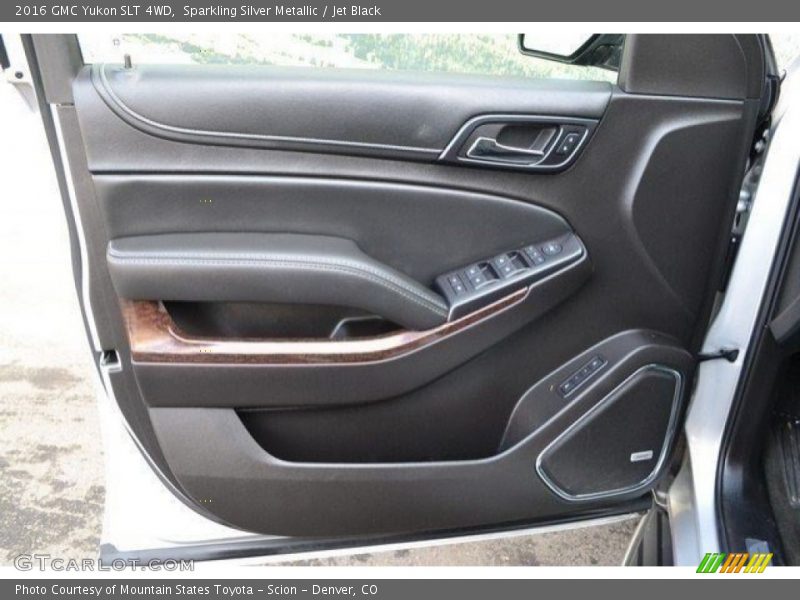 Sparkling Silver Metallic / Jet Black 2016 GMC Yukon SLT 4WD