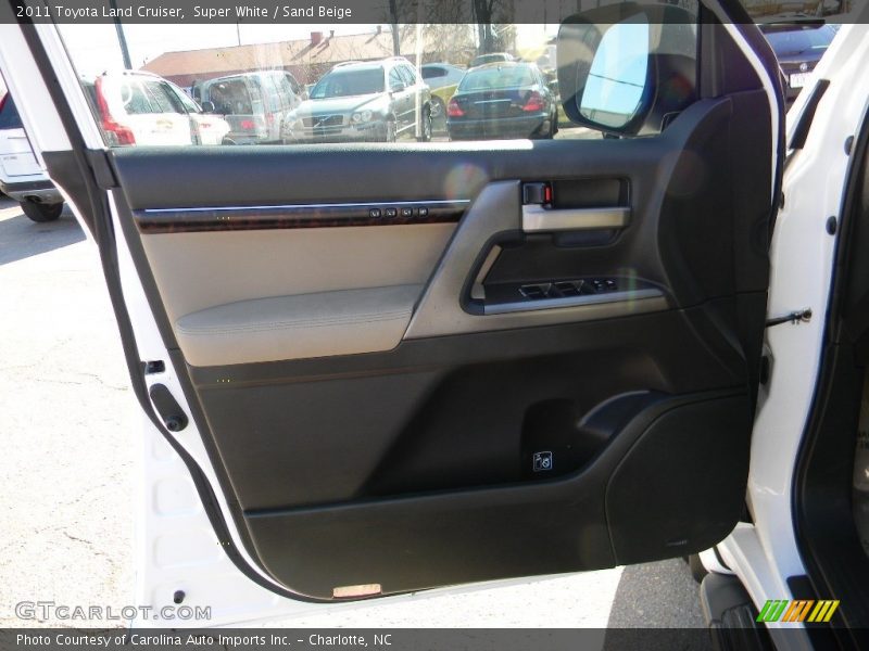 Super White / Sand Beige 2011 Toyota Land Cruiser