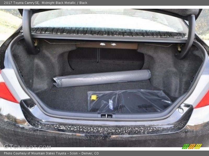 Midnight Black Metallic / Black 2017 Toyota Camry SE