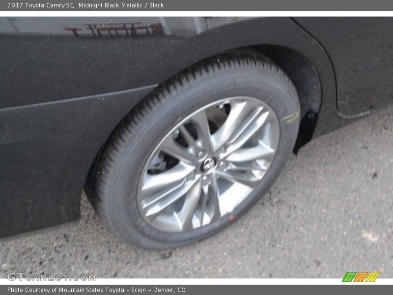 Midnight Black Metallic / Black 2017 Toyota Camry SE