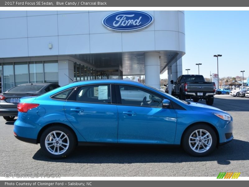 Blue Candy / Charcoal Black 2017 Ford Focus SE Sedan