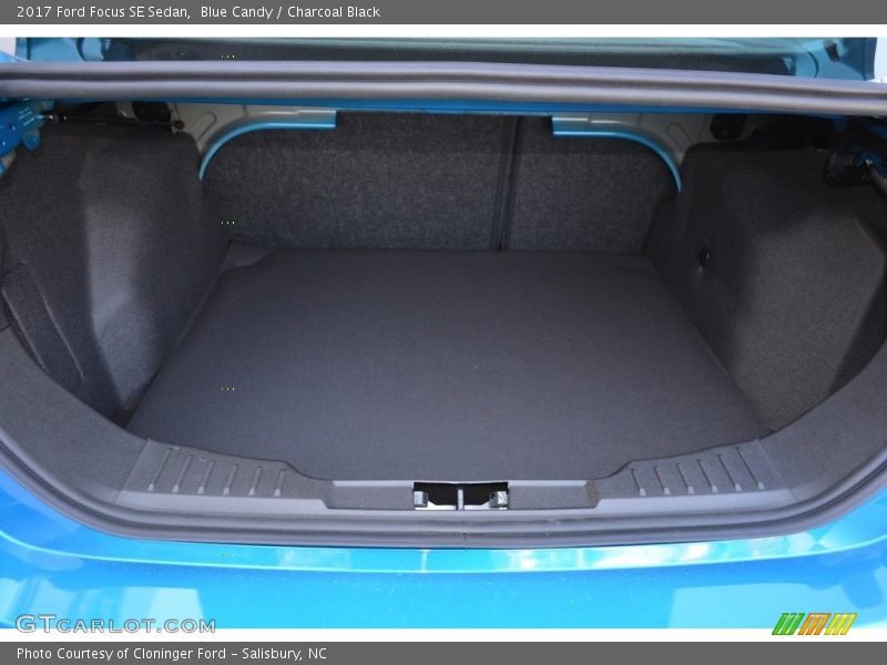 Blue Candy / Charcoal Black 2017 Ford Focus SE Sedan