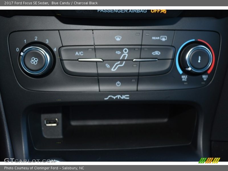 Blue Candy / Charcoal Black 2017 Ford Focus SE Sedan