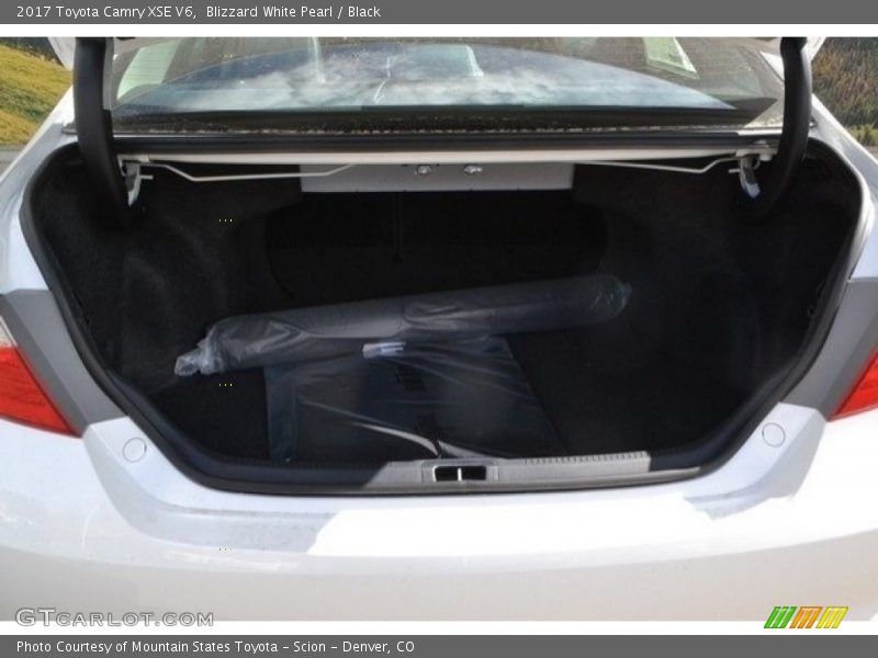 Blizzard White Pearl / Black 2017 Toyota Camry XSE V6