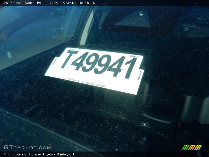 Celestial Silver Metallic / Black 2017 Toyota Avalon Limited