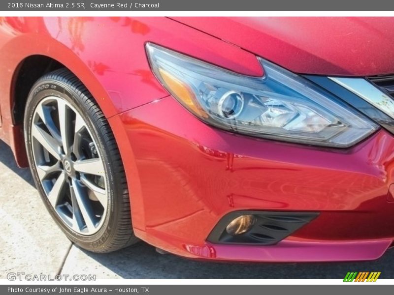 Cayenne Red / Charcoal 2016 Nissan Altima 2.5 SR
